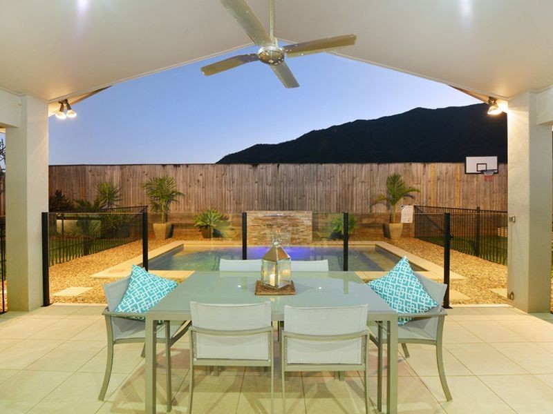 10 Raffles Avenue, Redlynch QLD 4870