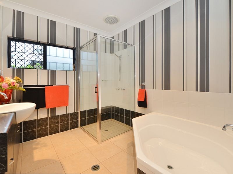 63 William Hickey Street, Redlynch QLD 4870