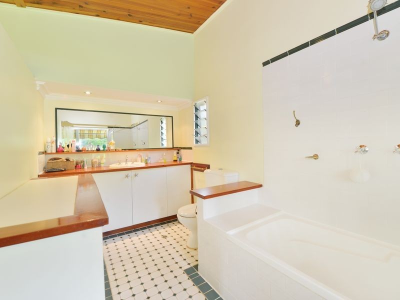 9 Old Smithfield Road, Freshwater QLD 4870