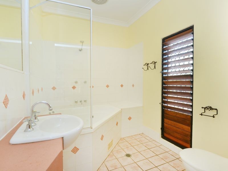 5 Thorpe Place, Bentley Park QLD 4869