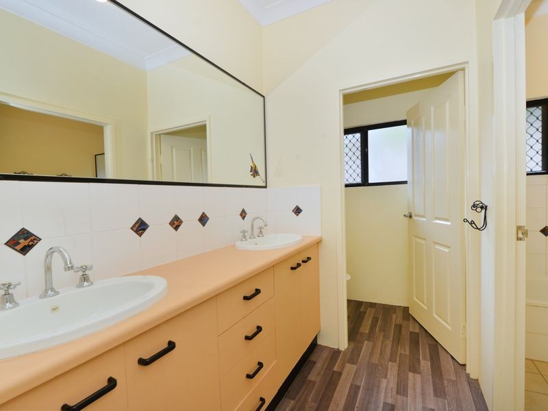 5 Thorpe Place, Bentley Park QLD 4869