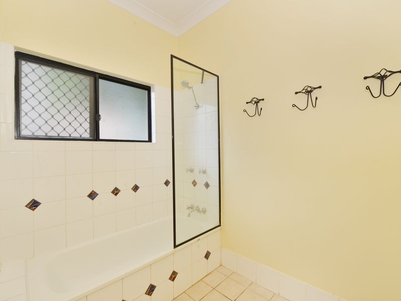 5 Thorpe Place, Bentley Park QLD 4869