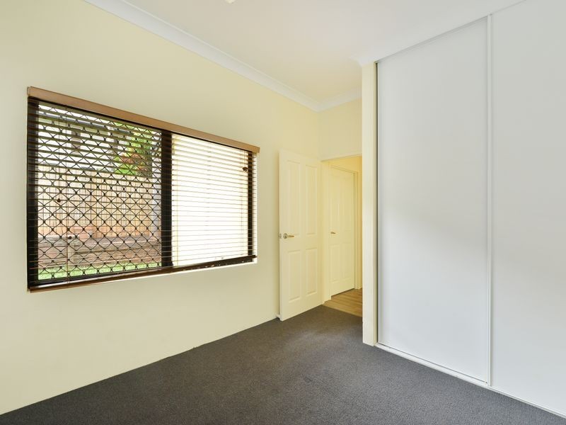 5 Thorpe Place, Bentley Park QLD 4869