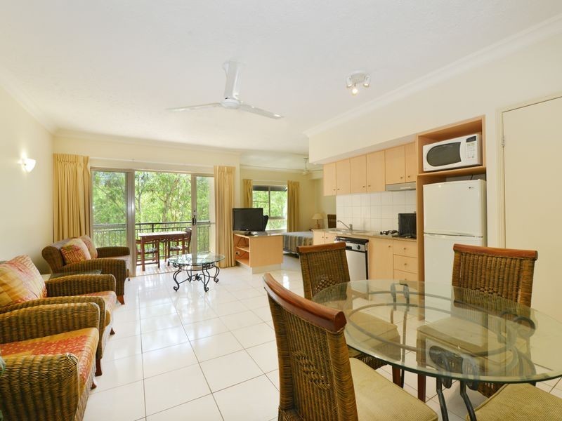 1732/2 Greenslopes Street, Cairns North QLD 4870
