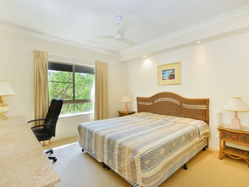1732/2 Greenslopes Street, Cairns North QLD 4870