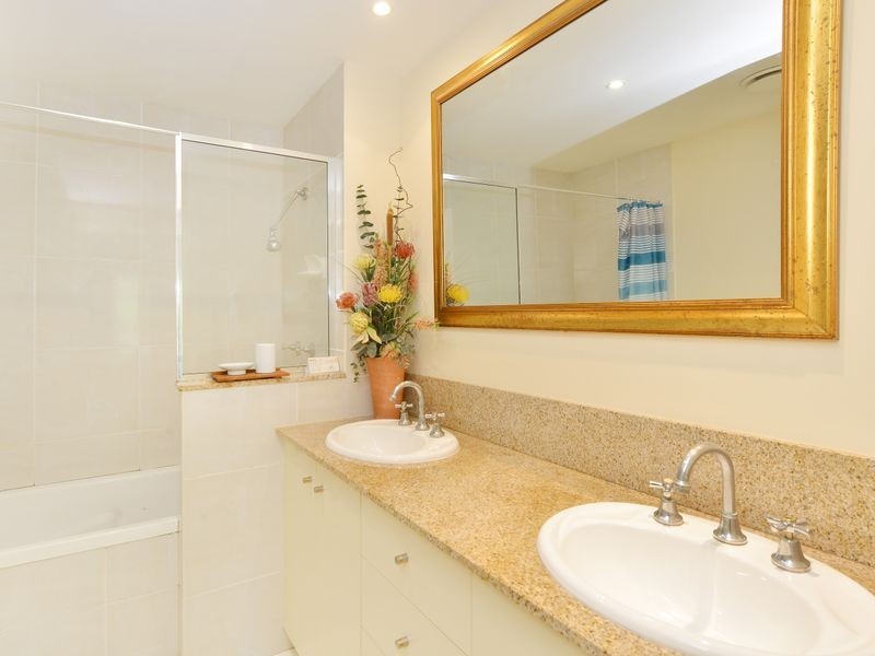 1732/2 Greenslopes Street, Cairns North QLD 4870