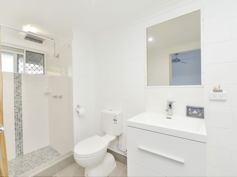 1/180 Pease Street, Manoora QLD 4870