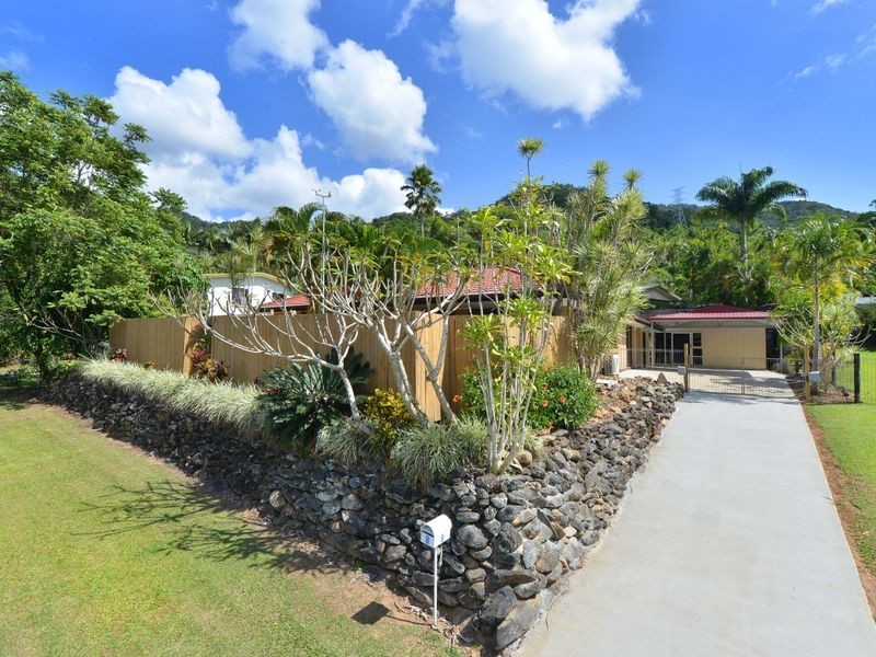 8 Cicero Close, Mooroobool QLD 4870