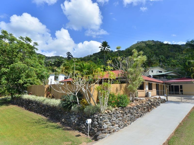 8 Cicero Close, Mooroobool QLD 4870