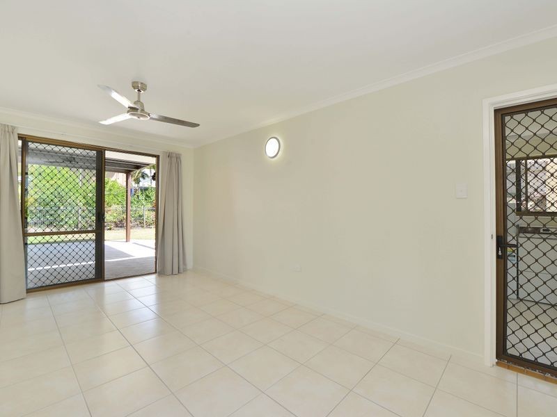 8 Cicero Close, Mooroobool QLD 4870