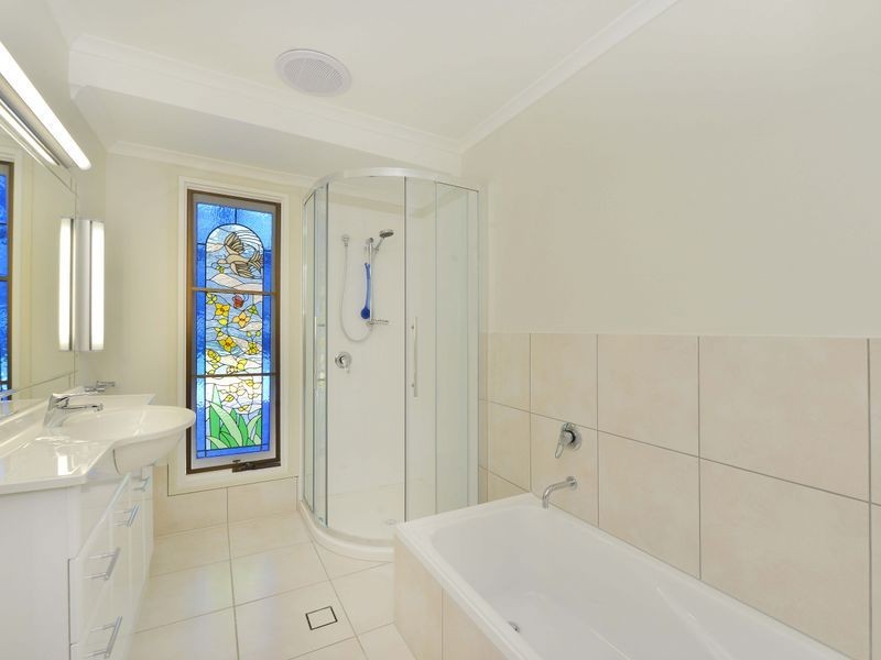 8 Cicero Close, Mooroobool QLD 4870