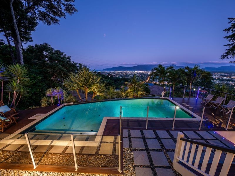 8 Oceanview Place (City View), Mooroobool QLD 4870