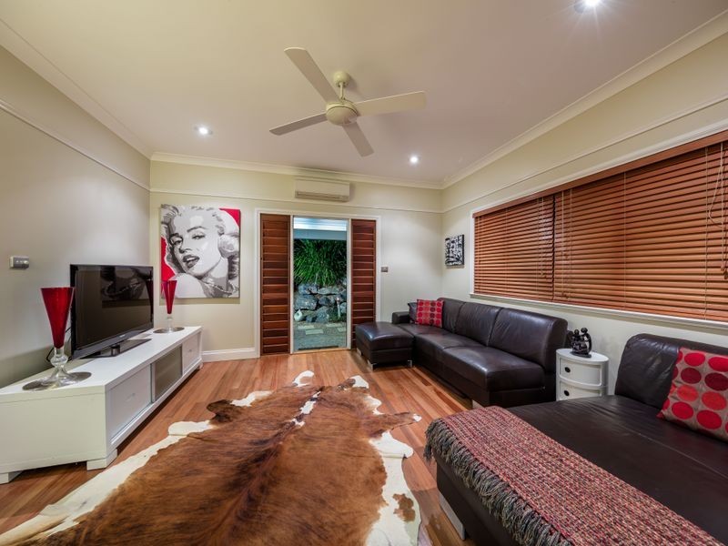 8 Oceanview Place (City View), Mooroobool QLD 4870