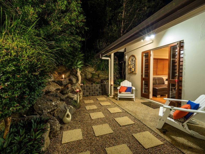 8 Oceanview Place (City View), Mooroobool QLD 4870