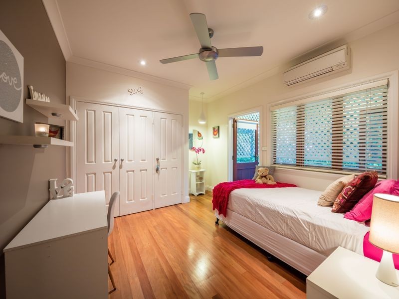 8 Oceanview Place (City View), Mooroobool QLD 4870