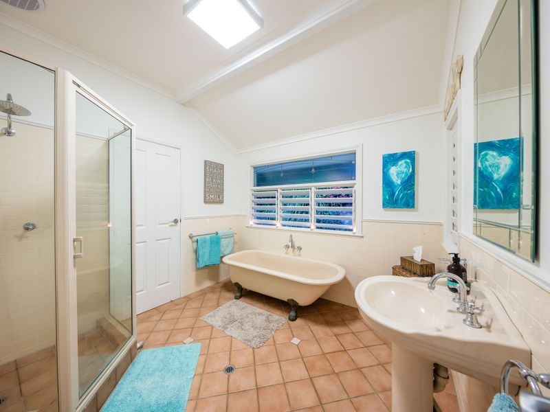 8 Oceanview Place (City View), Mooroobool QLD 4870