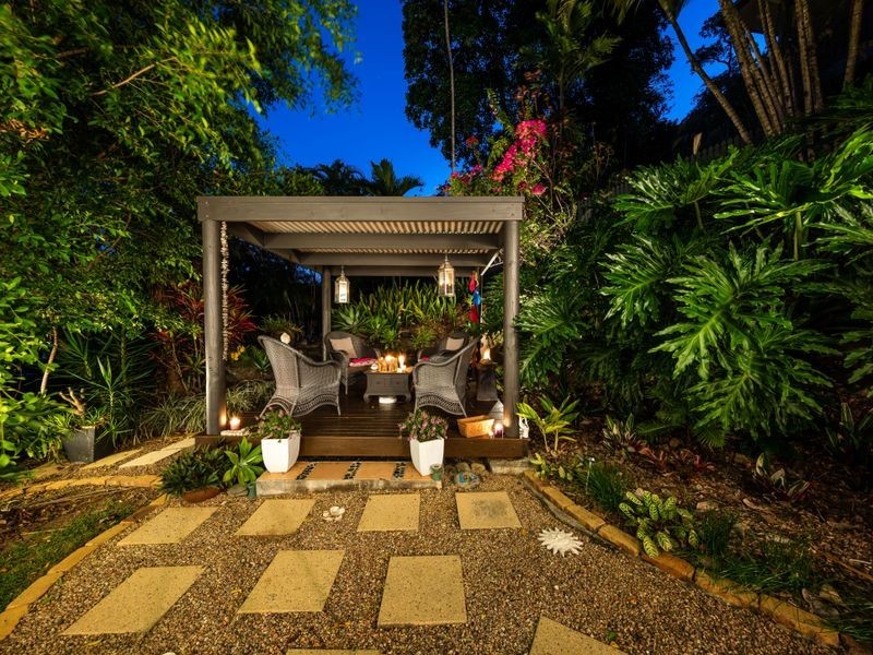 8 Oceanview Place (City View), Mooroobool QLD 4870