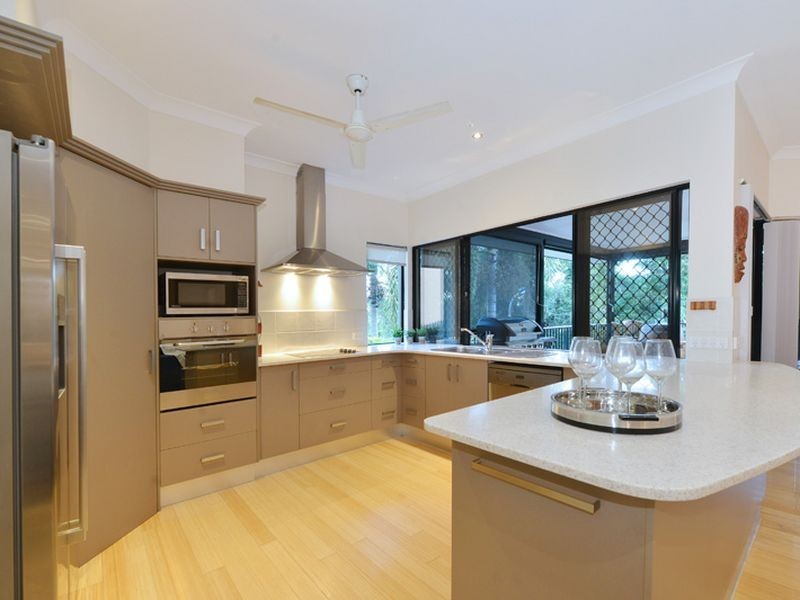 6 Grace Close, Whitfield QLD 4870