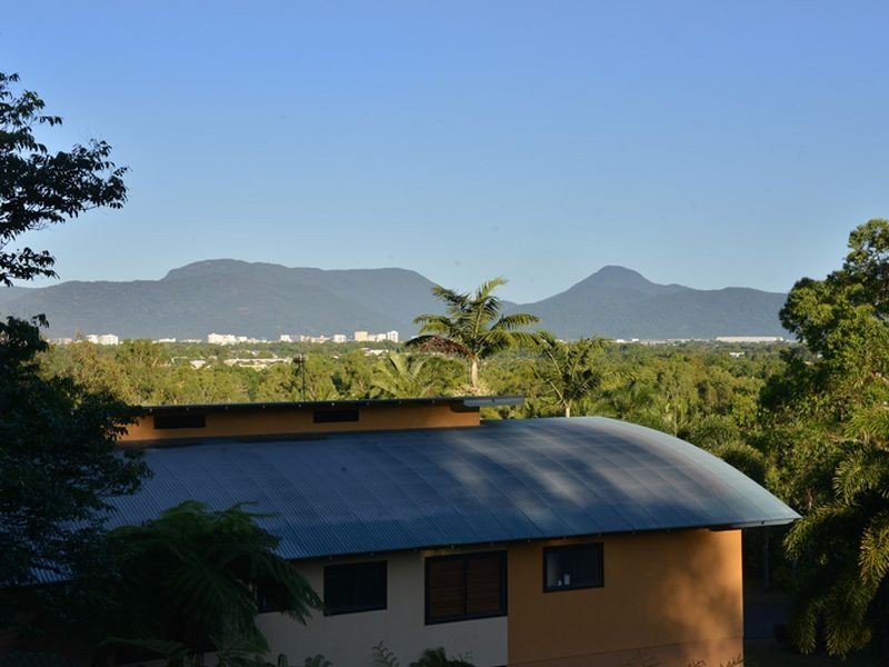 6 Grace Close, Whitfield QLD 4870