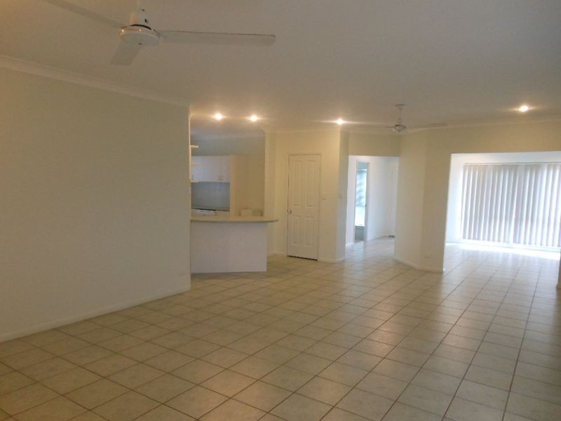 4 Colonial Close, Redlynch QLD 4870