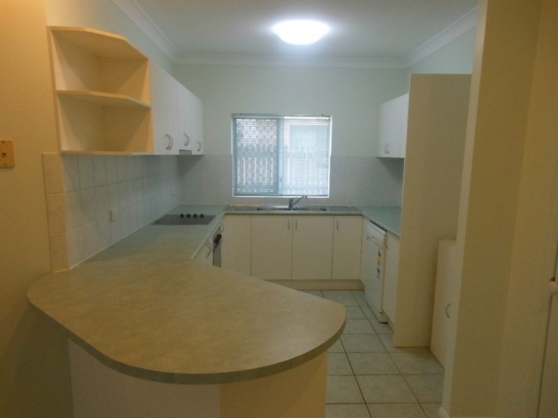 4 Colonial Close, Redlynch QLD 4870