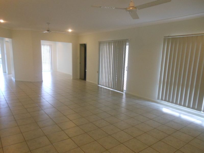 4 Colonial Close, Redlynch QLD 4870