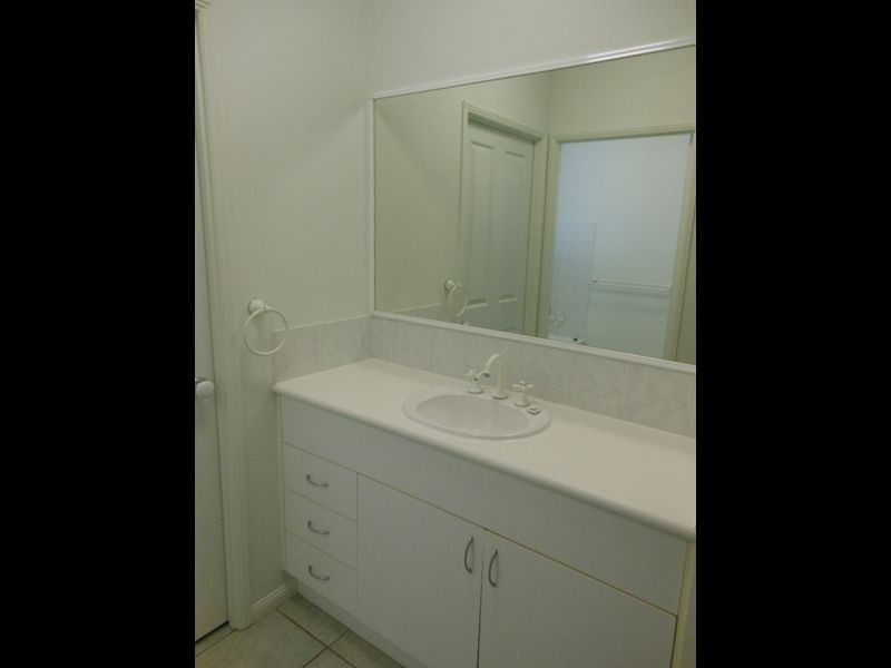 4 Colonial Close, Redlynch QLD 4870