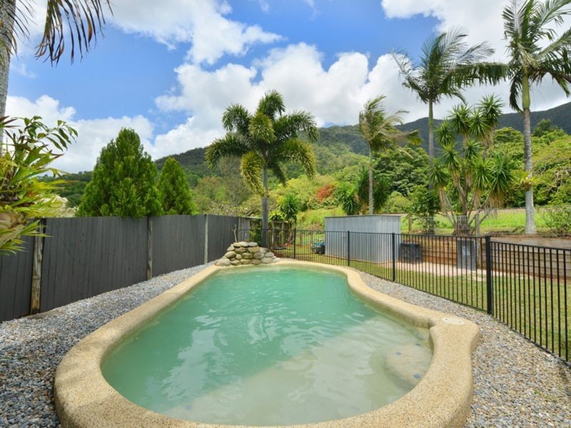10 Acmena Close, Redlynch QLD 4870