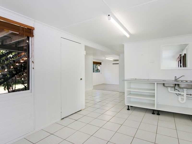 23 Christensen Street, Machans Beach QLD 4878