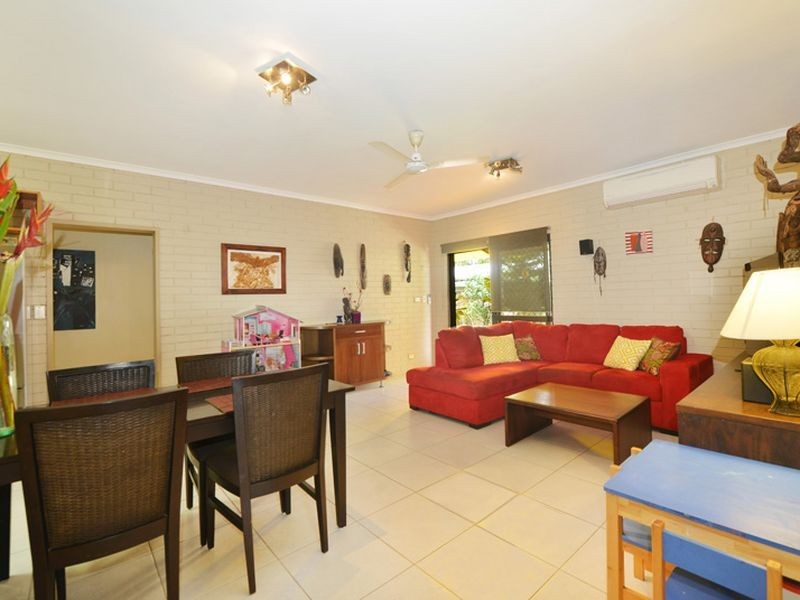 1/2 Holden Close, Whitfield QLD 4870