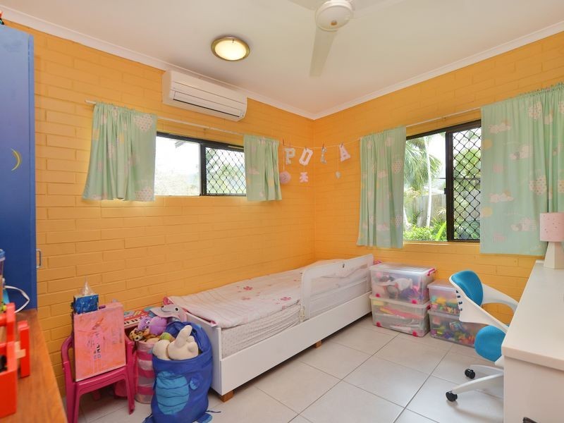 1/2 Holden Close, Whitfield QLD 4870