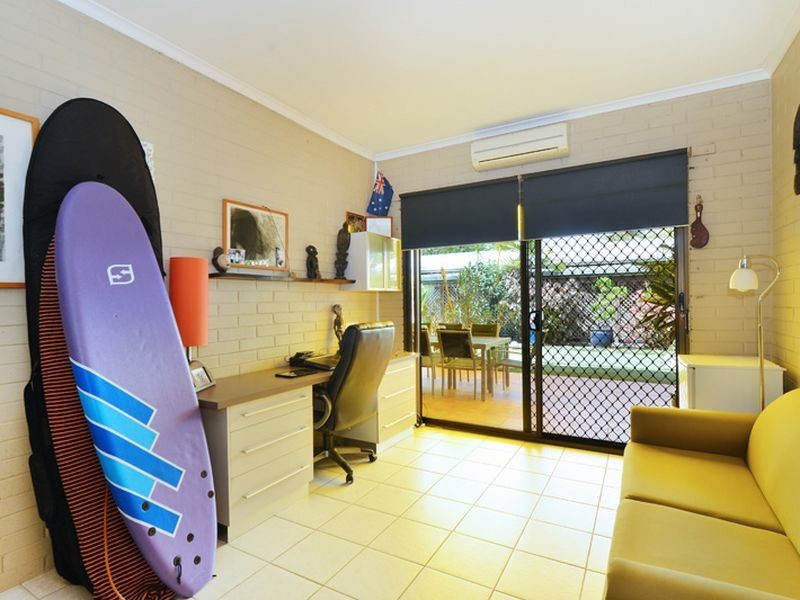 1/2 Holden Close, Whitfield QLD 4870