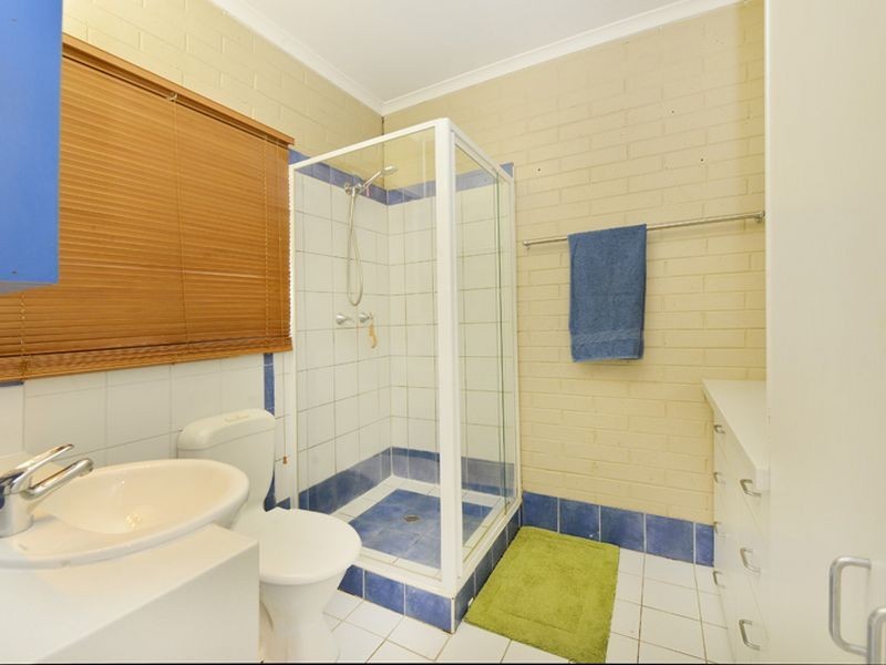 1/2 Holden Close, Whitfield QLD 4870