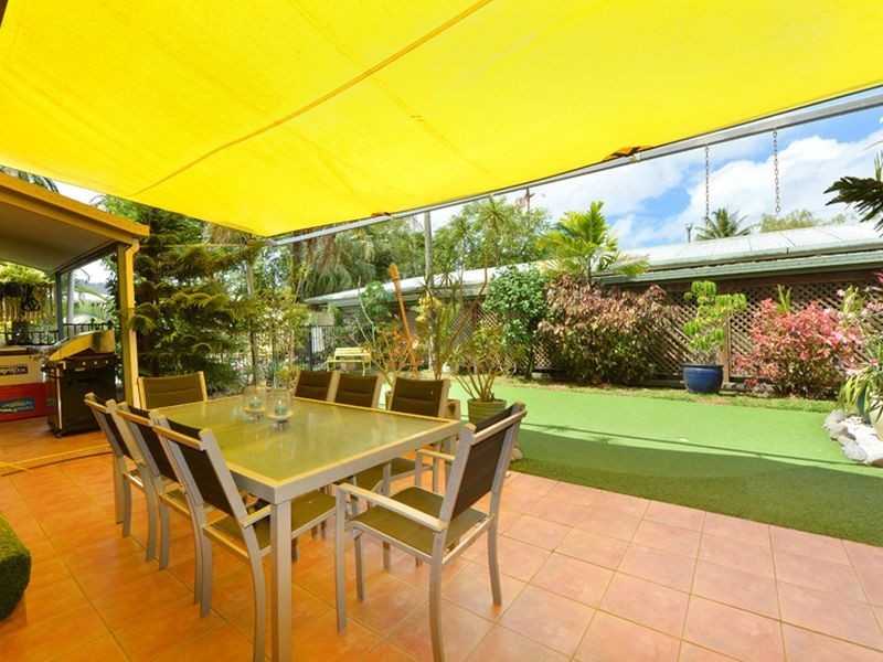 1/2 Holden Close, Whitfield QLD 4870