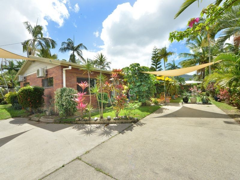 1/2 Holden Close, Whitfield QLD 4870