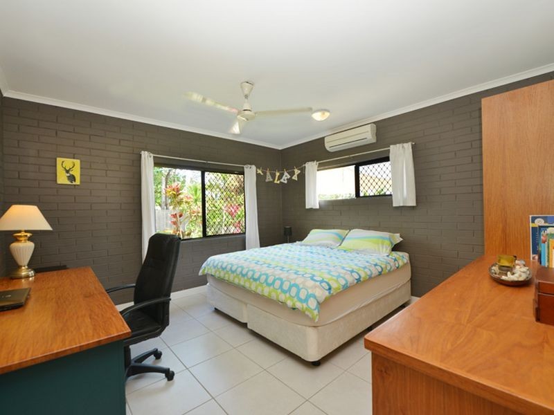 2 Holden Close, Whitfield QLD 4870