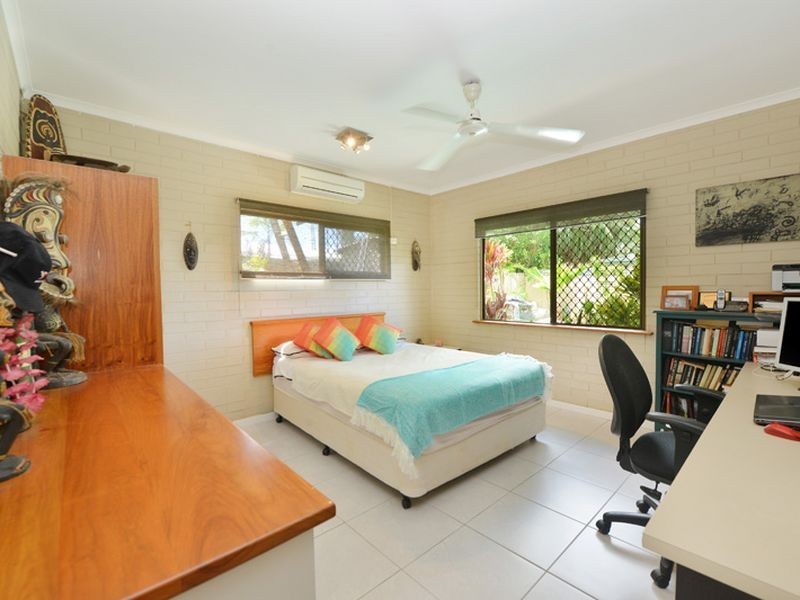 2 Holden Close, Whitfield QLD 4870