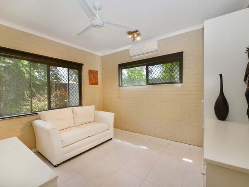 2 Holden Close, Whitfield QLD 4870