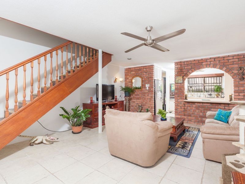 2/21 Mimosa Street, Holloways Beach QLD 4878
