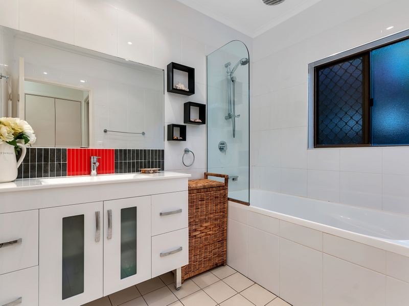 15 Curlewis Close, Brinsmead QLD 4870