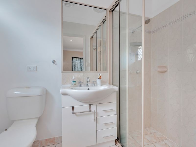 2 Goodfellow Ct, Mooroobool QLD 4870