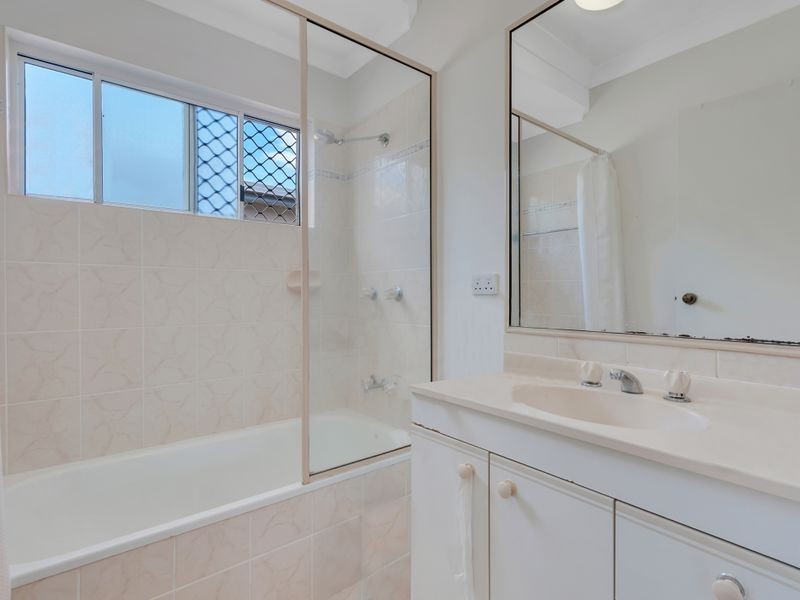 2 Goodfellow Ct, Mooroobool QLD 4870