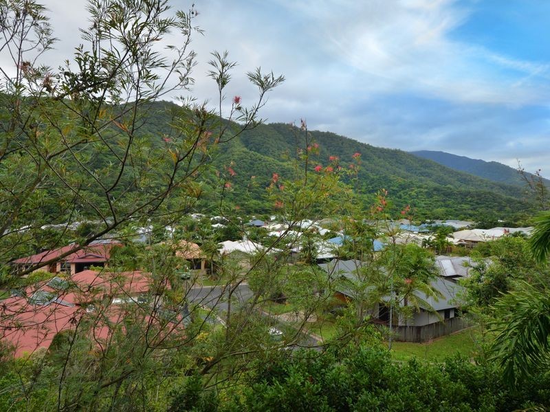 9-11 Stack Close, Redlynch QLD 4870