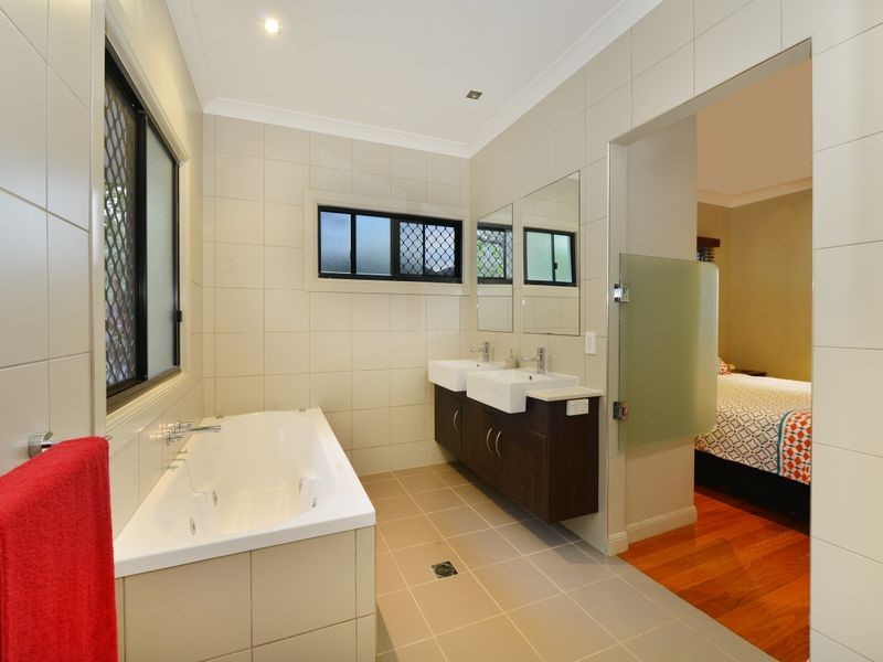 9-11 Stack Close, Redlynch QLD 4870