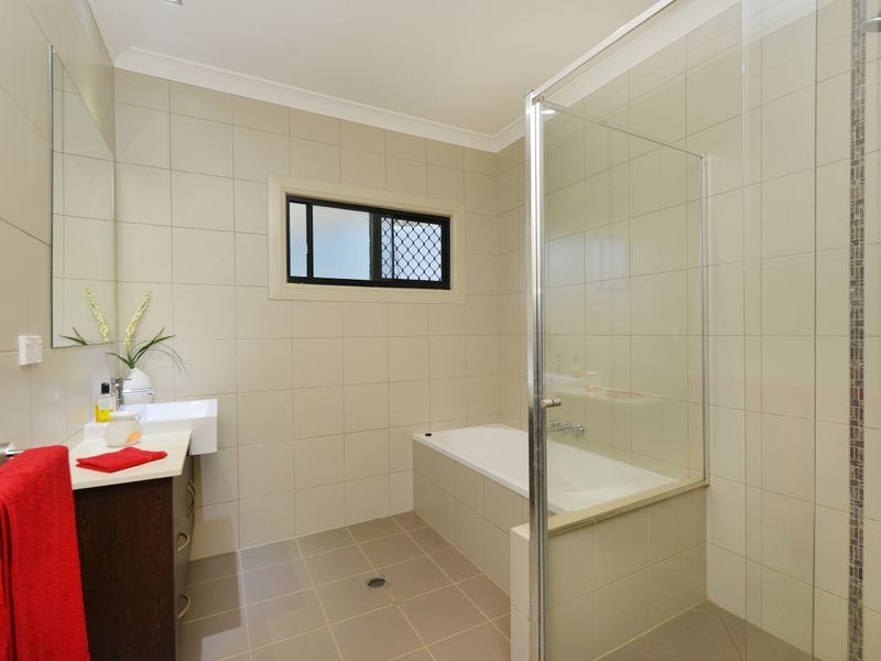 9-11 Stack Close, Redlynch QLD 4870