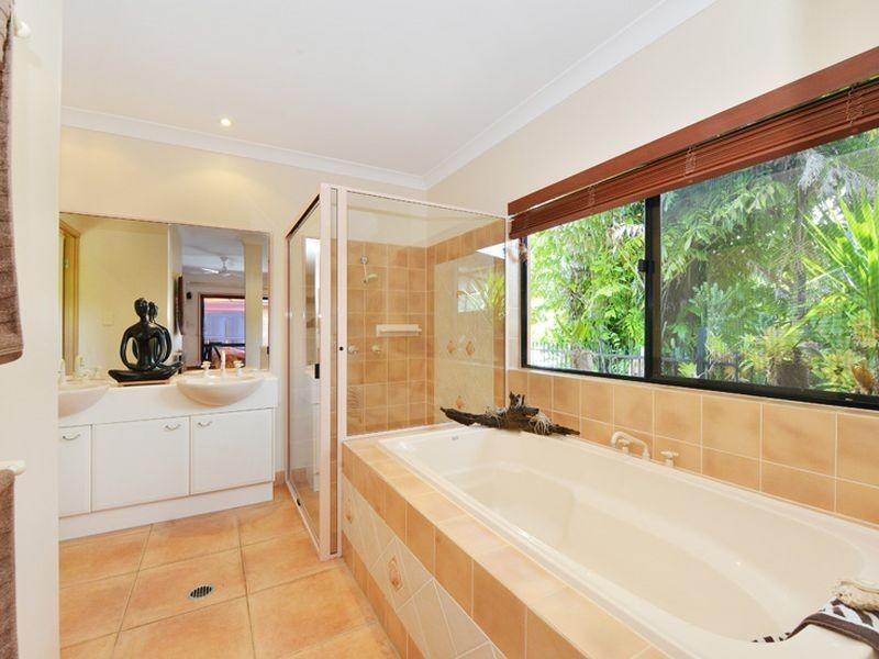 2 Yvette Court, Brinsmead QLD 4870
