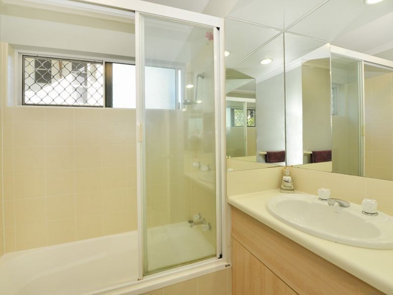 3/303 Lake Street, Cairns North QLD 4870
