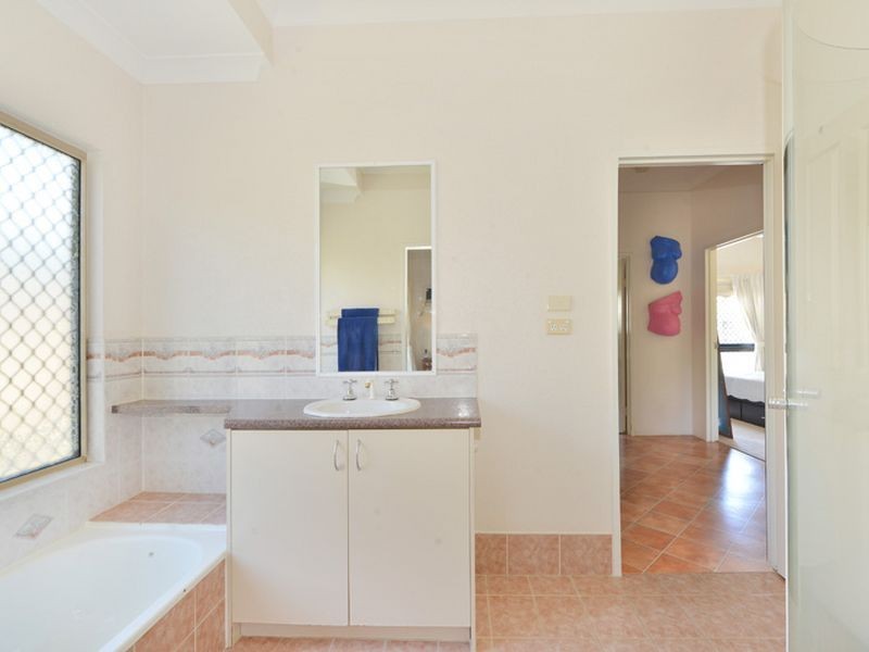 19 Meander Close, Brinsmead QLD 4870