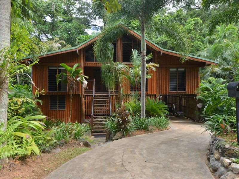 4 Glacier Rd, Kamerunga QLD 4870