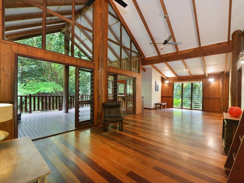 4 Glacier Rd, Kamerunga QLD 4870